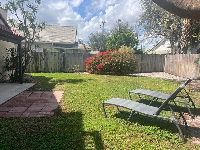 Building Photo - 541 NE 47th St