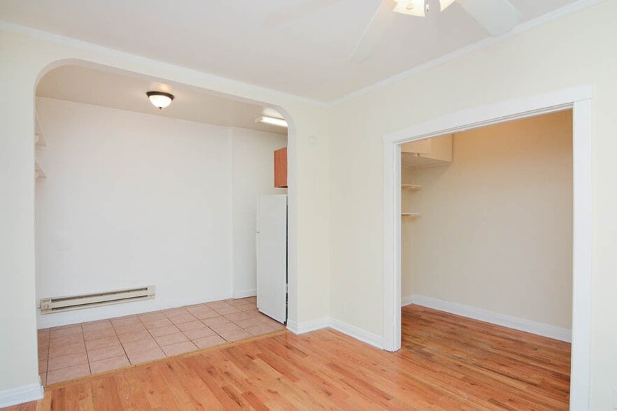 Building Photo - 516 W Melrose St