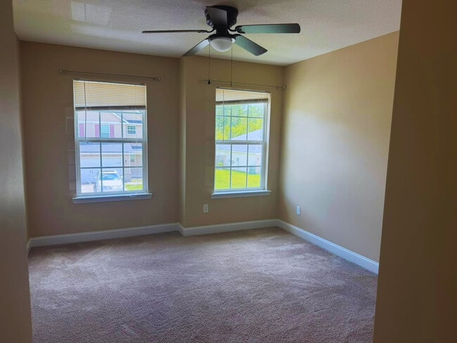 Building Photo - 203 Grandview Dr