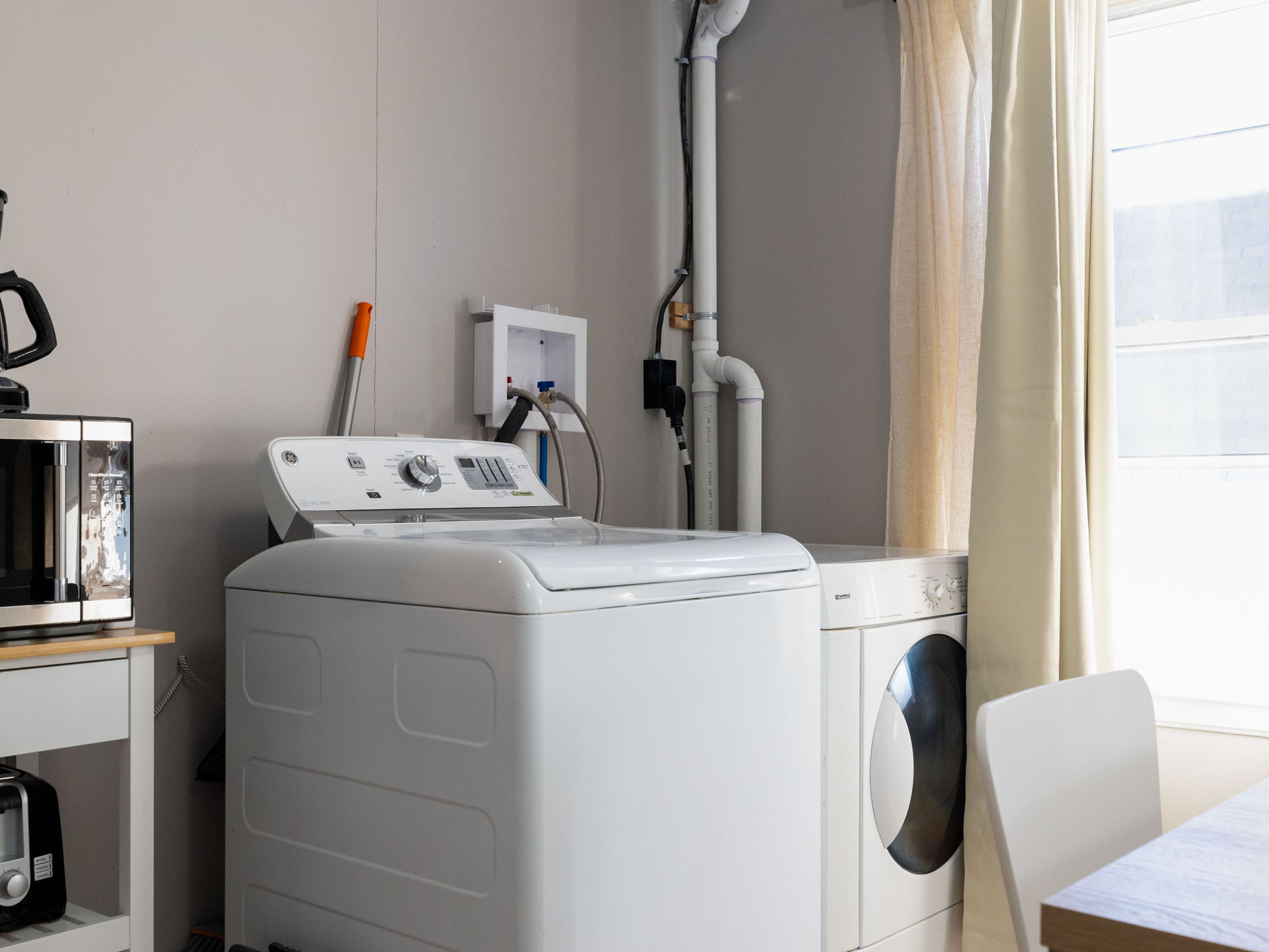 Building Photo - 168 School St