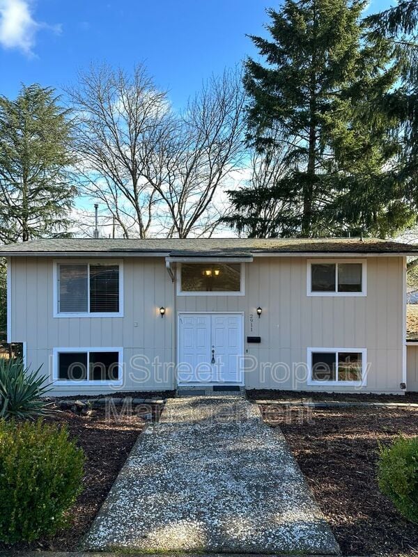 Building Photo - 2911 NW Ashwood Dr