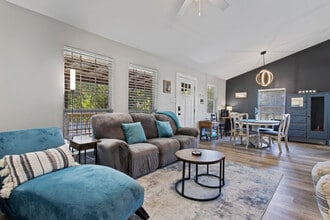 Building Photo - 6733 Mary St