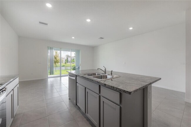 Building Photo - 16701 Maude Dr