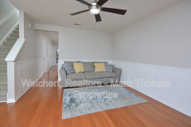 Building Photo - 104 Gatehouse Ln