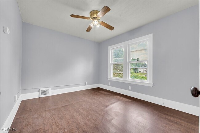 Building Photo - 14614 Glendale Ave