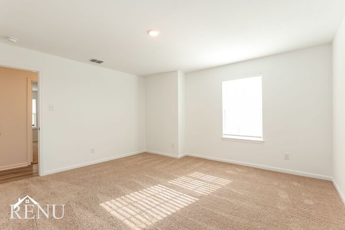 Building Photo - 2927 Jackson Smt