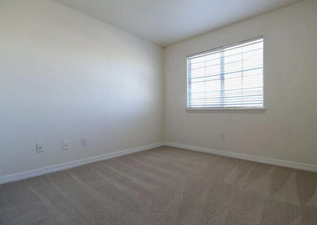 Building Photo - 2602 Timberwood Dr
