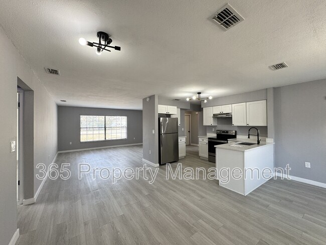 Building Photo - 3028 Clewiston St