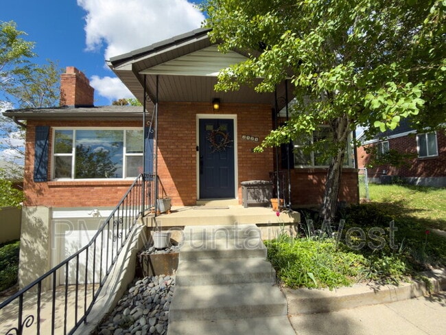 Building Photo - 2323 Bryan Ave