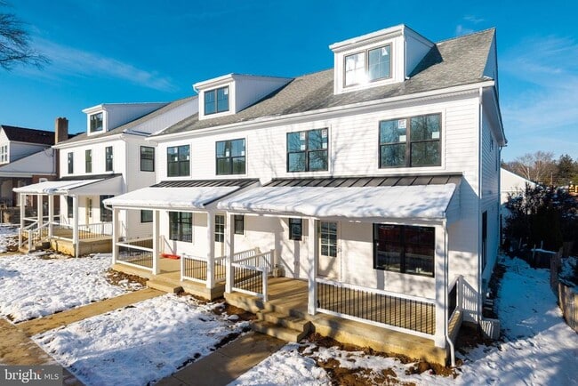 Building Photo - 453 E Franklin St