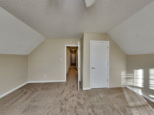 Building Photo - 6047 Hedgecrest Pl