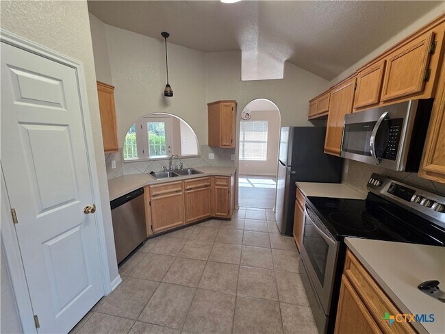 Building Photo - 322 Cedar Ridge Dr