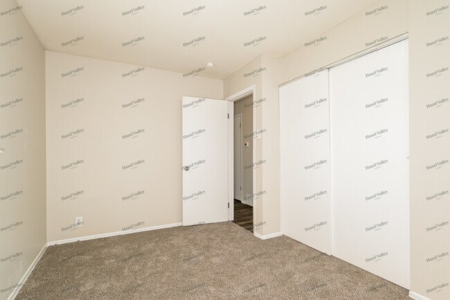 Building Photo - 205 Flora Dr