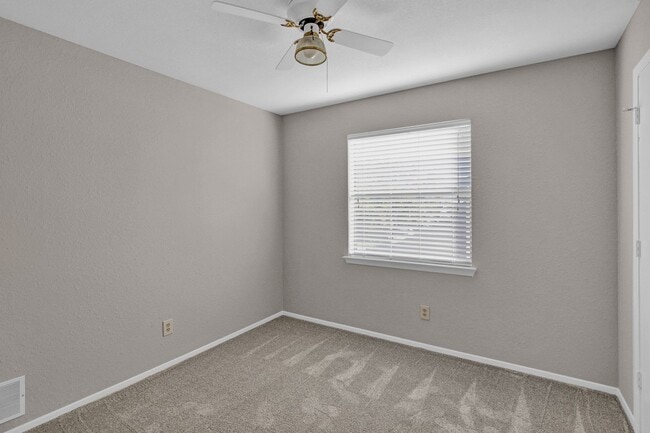 Building Photo - 7640 Kings Ridge Rd