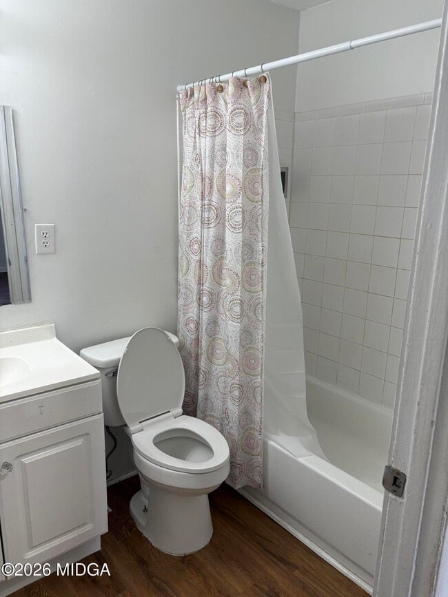 Building Photo - 3358 Club Dr