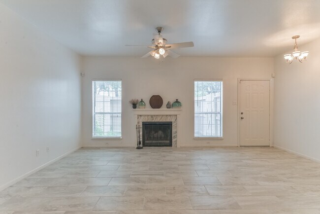 Building Photo - 3126 Holly Hall St