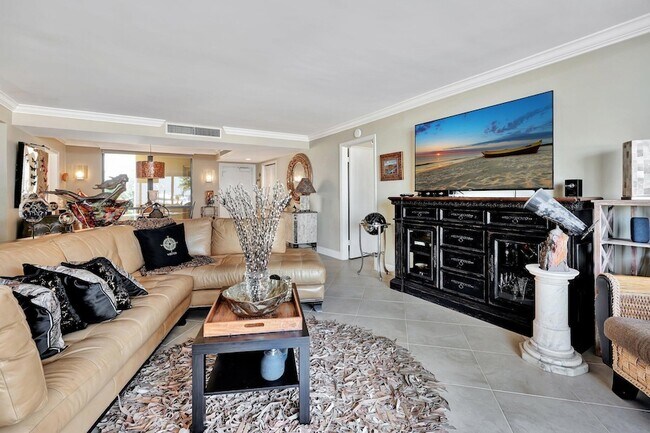 Building Photo - 134 Lakeshore Dr