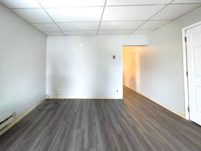 Building Photo - Preleasing for August 2026! 1 Bedroom, 1 Bathroom Close to Ball State's Campus! New Flooring!