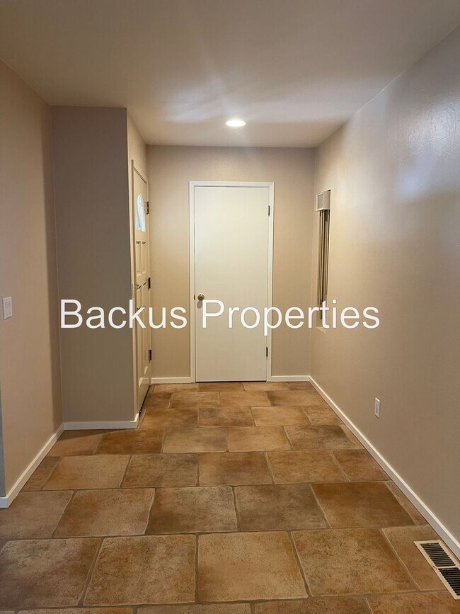 Building Photo - Beautiful home in the Heart of Monterey