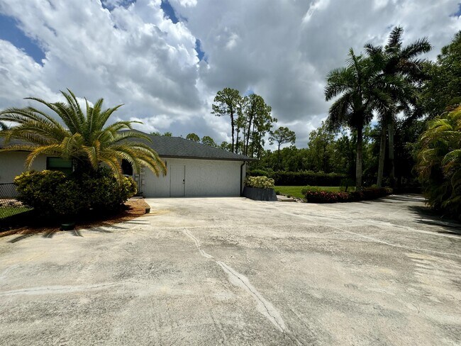 Building Photo - 5580 Cynthia Ln