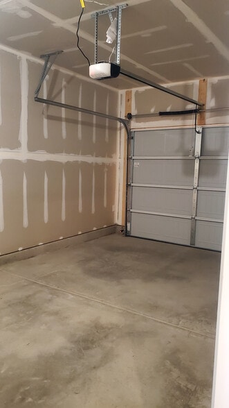 Building Photo - 906 Plum Creek Pl