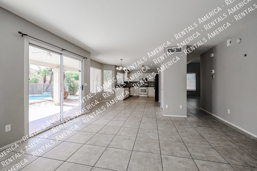 Building Photo - 2361 W Myrtle Dr