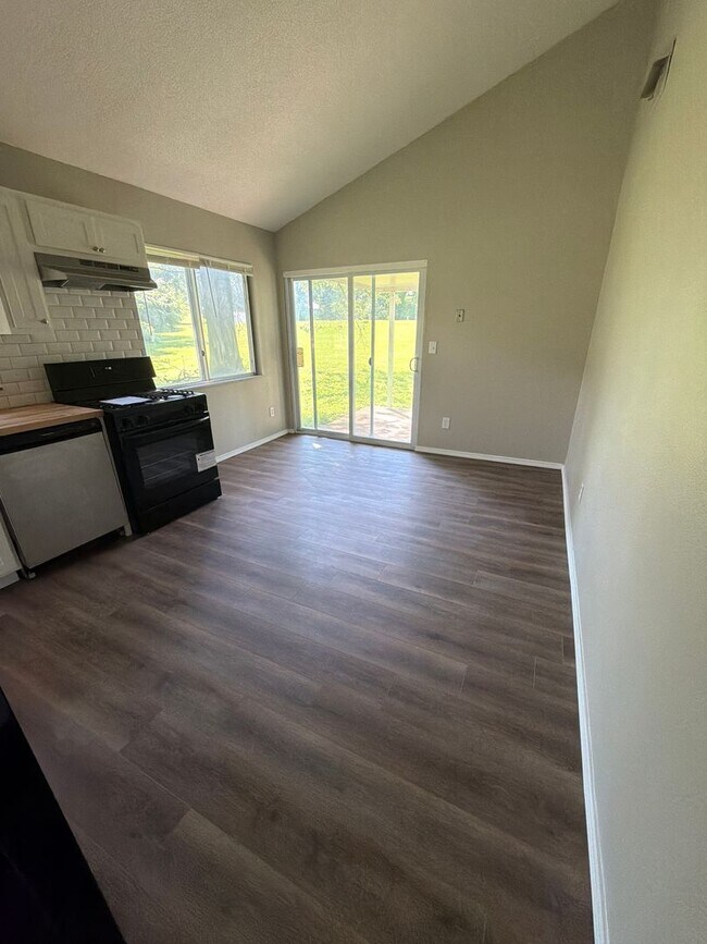 Building Photo - 602 Ledyard Dr