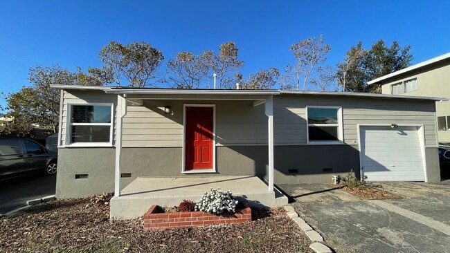 Building Photo - Short Term First Semester Lease: August - December 2026