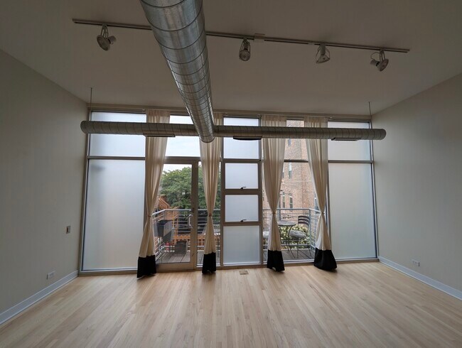 Building Photo - 5115 N Clark St