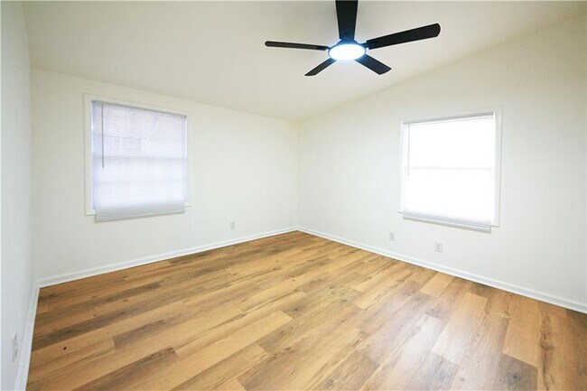 Building Photo - 88 Lucia Dr SE