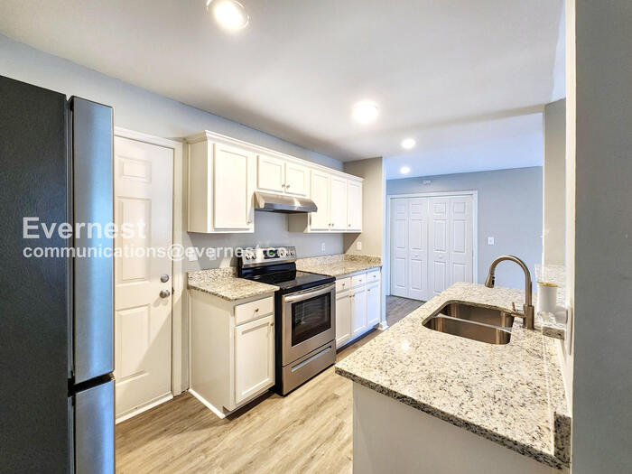 Building Photo - 2175 Red Oak Cir