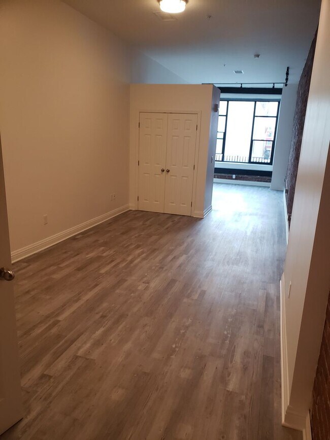 Building Photo - Promenade 151 - Work-Live