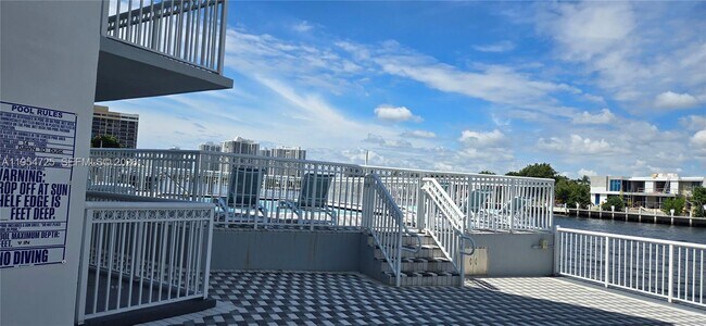 Building Photo - 1913 S Ocean Dr