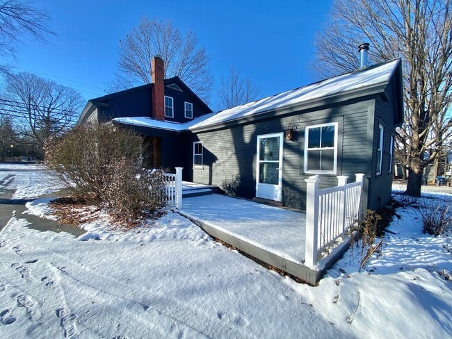 Building Photo - 3 Bedroom House Colchester Available 8/15