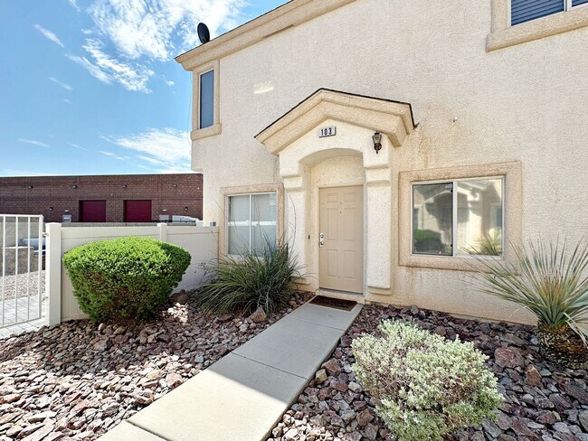 Building Photo - 1 WEEK FREE RENT!! 3 BEDROOM TOWNHOME WITH YARD + 2 CAR GARAGE IN GATED HENDERSON COMMUNITY
