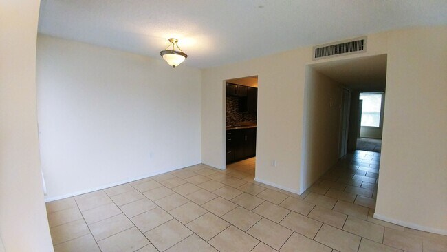 Building Photo - 518 Orange Dr