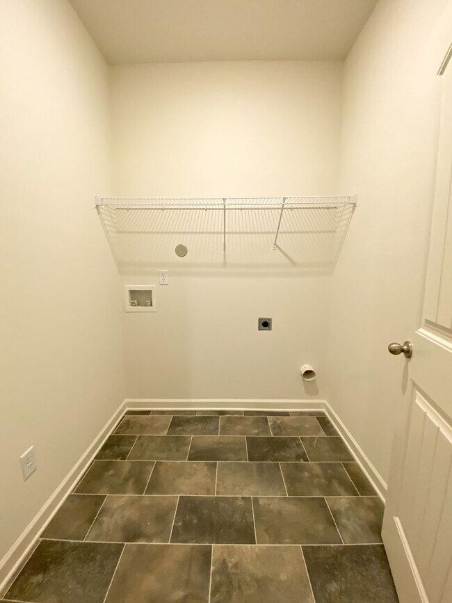 Building Photo - 3 bed, 2 bath in Oakland built in 2023