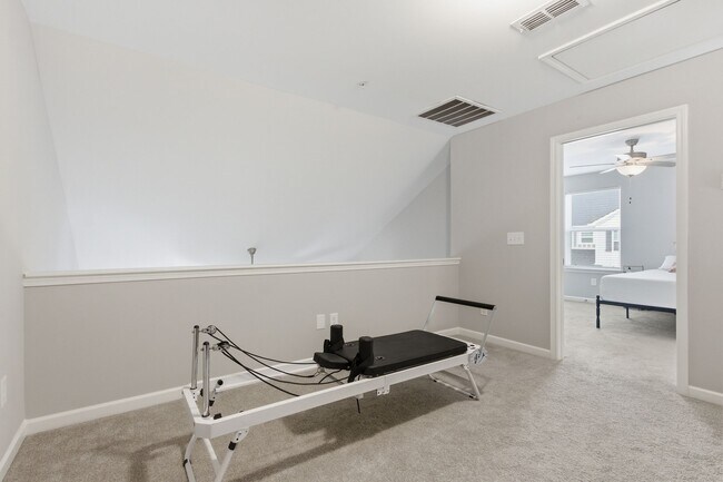 Building Photo - 220 Ruth Wy