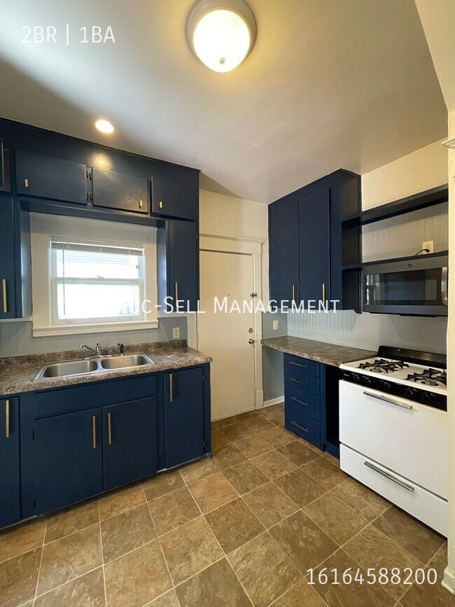 Building Photo - 319 Lane