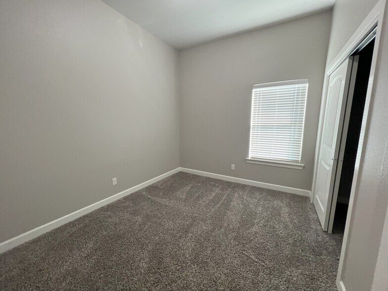 Guest Room 2 - 3456 David Palacio Dr