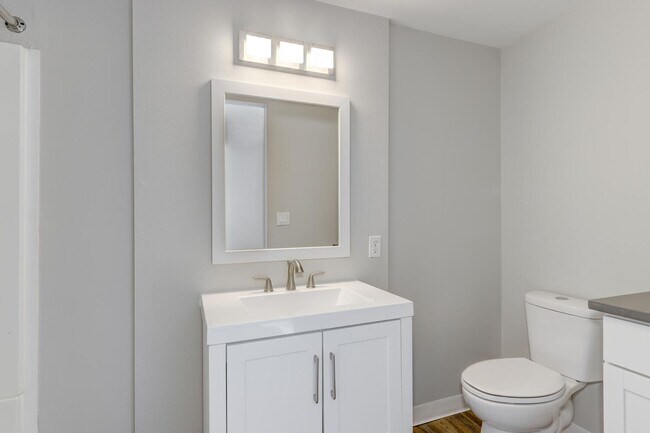 Building Photo - Dewey Duplex