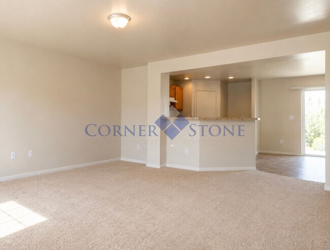 Building Photo - Large 4 Bedroom Home with Garden space, Basketball Court, Close to park!
