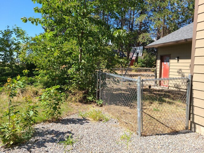 Building Photo - Beautiful Updated 3 bedroom 2.5 bath Hayde...