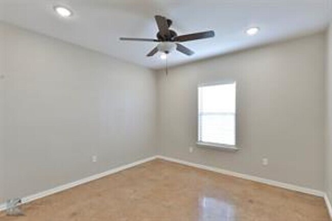 Building Photo - 1468 Bettis St