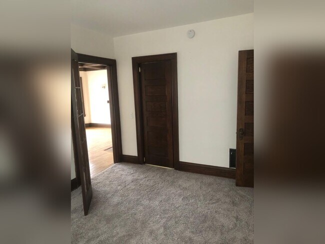 Building Photo - 126 Oxford Ave