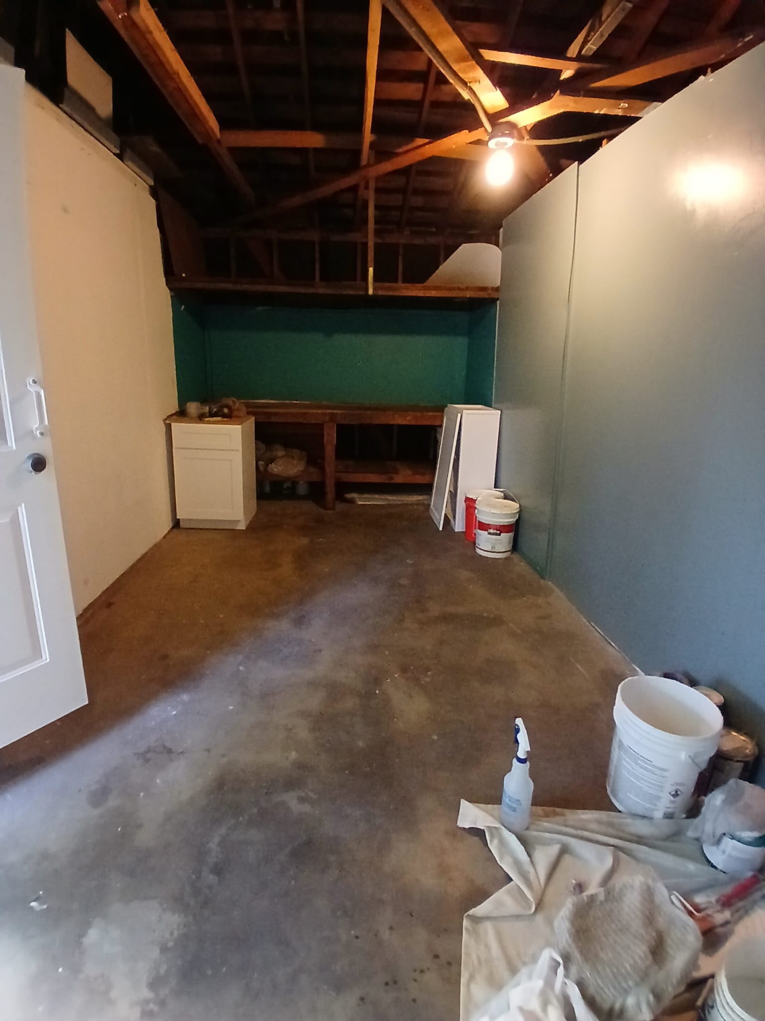 private garage w shelves - 13527 Burbank Blvd