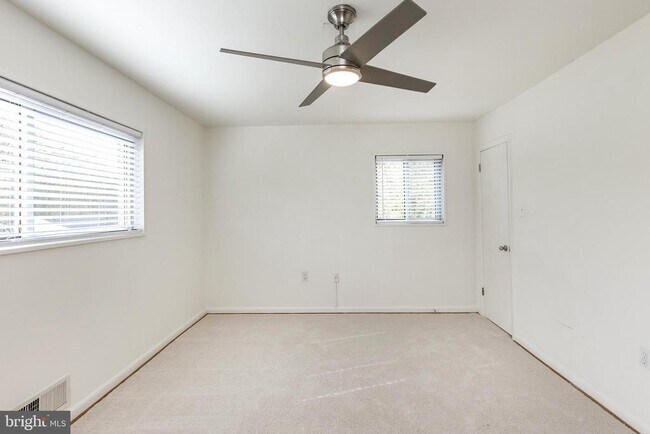 Building Photo - 10650 Weymouth St