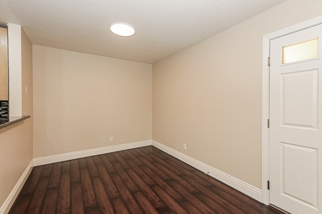 Building Photo - 2375 Del Mar Way