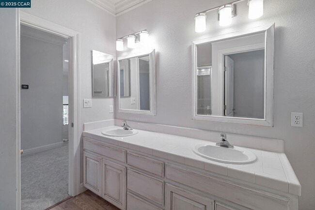 Building Photo - 1423 Homestead Ave