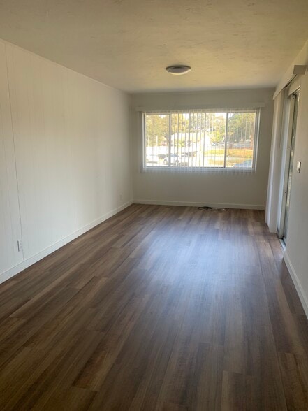 Building Photo - 526 Camino El Estero